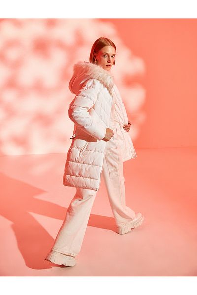 Koton Lange Pufferjacke mit Kunstpelzdetail und Gürtel