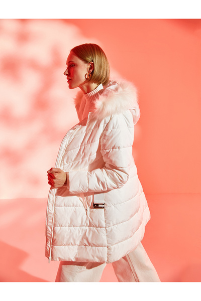 Koton Lange Pufferjacke mit Kunstpelzdetail und Gürtel
