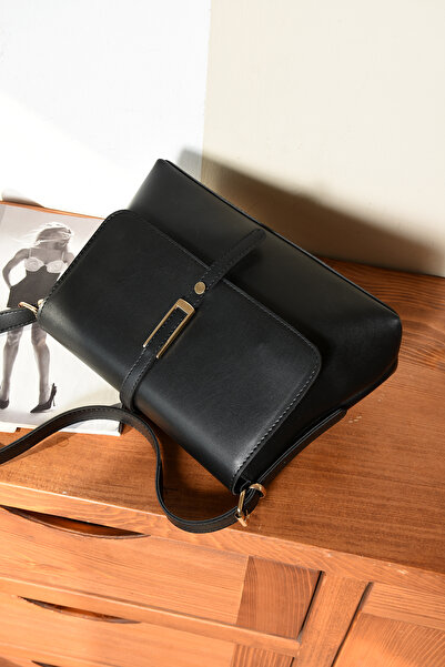 İAMBTŞY Модель поштарської сумки з перехресними ременями