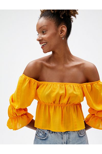 Koton Μπλούζα Madonna Neck Off Shoulder που συγκεντρώνει λεπτομερή ανάγλυφα μισά μανίκια