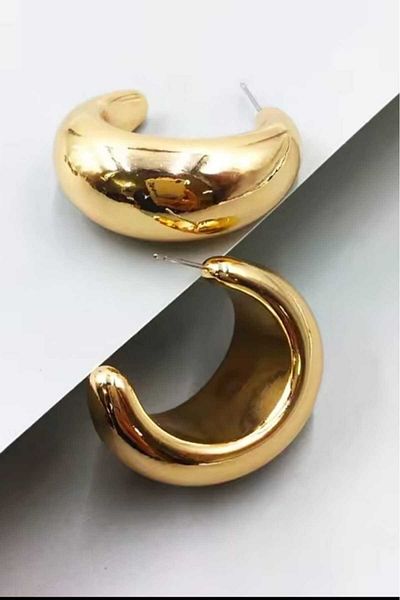 KYOLA DESİGN Gold Curved Moon Earrings