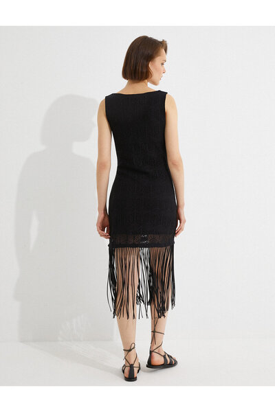 Koton Melis Ağazat X Koton - Pletené šaty se střapcem s detailním oknem
