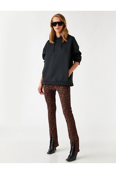 Koton Übergroßes Kapuzen-Sweatshirt mit Känguru-Tasche, seidig strukturiert