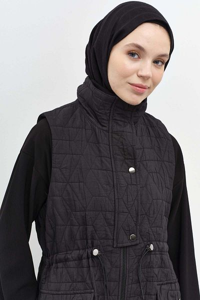 Tuğba سترة مبطنة باللون الأسود - تصميم مزخرف ونحيف