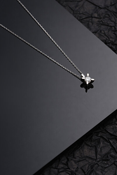 MOOM MÜCEVHERAT 14 Ayar Pırlanta Badem Tırnak Tektaş Kolye