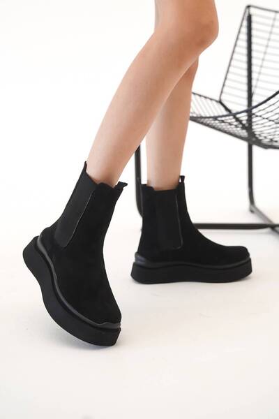 Lizzu Yedra Black Women's Boots - Design and Elastic Sole