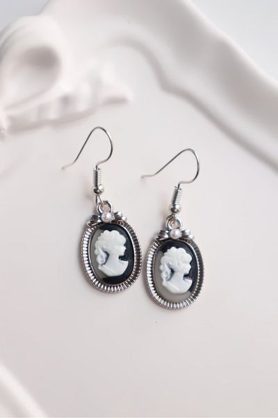 EFBUTİK Lady Cameo Imported Earrings