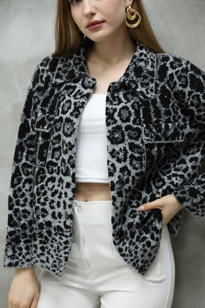 VEGENZE Women's Anthracite Leopard Crew Neck Buttoned Wool Cardigan