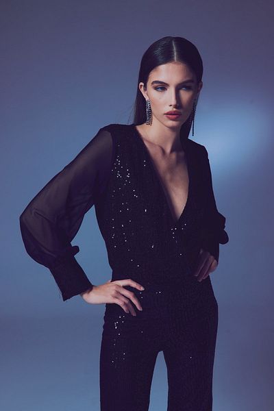 Sateen بدلة بأكمام شيفون سوداء