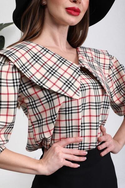 KÜÇÜĞÜM BUTİK Κρεμ καρό γιακά κοντομάνικη μπλούζα