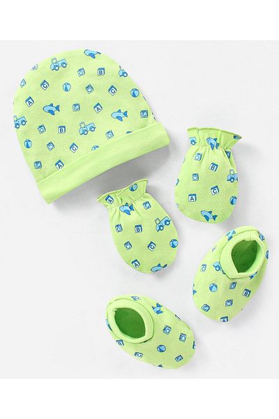 Babyhug طقم قبعات وقفازات وحذاء من Babyhug مصنوع من القطن بنسبة 100% بنقشة طائرة باللون الأخضر - قطر 12.5 سم