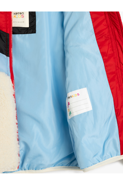 Koton Plüschjacke mit Stehkragen und Taschen – Stoffdetail mit Reißverschluss