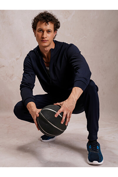 Highlander By Styli Solid Zip-Up Hooded Jacket