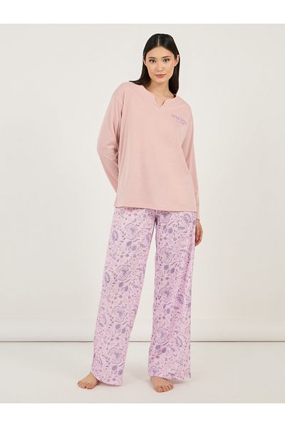 Styli Slogan Print Notch Neck Drop Shoulder T-Shirt & Floral Pyjama Set