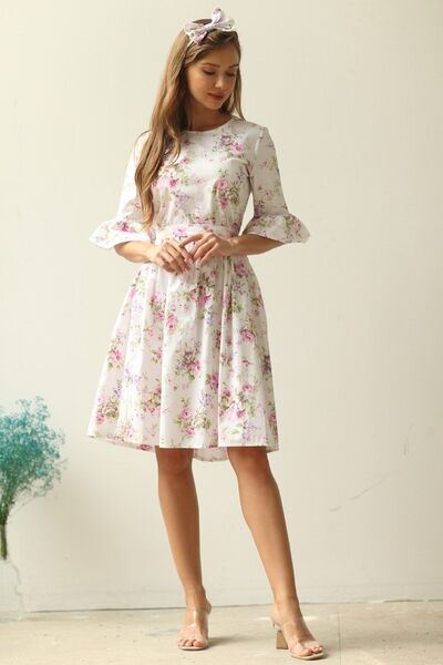 KÜÇÜĞÜM BUTİK Φόρεμα από ποπλίνα με λευκό φόντο ροζ μωβ λουλουδάτο μανίκι