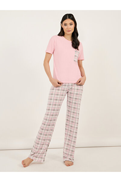 Styli طقم بيجامة وتي شيرت بطبعة مربعات وجيب منسدل على الكتف