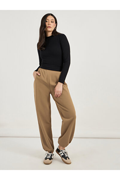 Styli بنطال رياضي مريح بقصّة مريحة مع تفاصيل أساور قابلة للتعديل