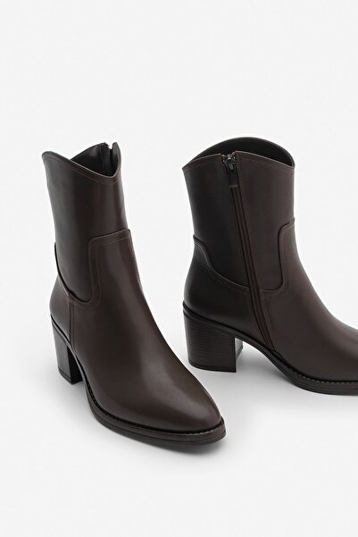 Marjin Kadın Fermuarlı Sivri Burun Kalın Topuklu Bot Tasim Kahve