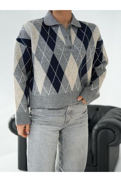 Qu Style Buttoned Diamond Pattern Sweater