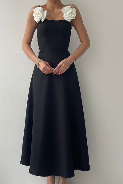 bayansepeti Țesătură Atlas neagră Guler fără bretele Accesoriu trandafir Design detaliat Rochie maxi cu bretele 258