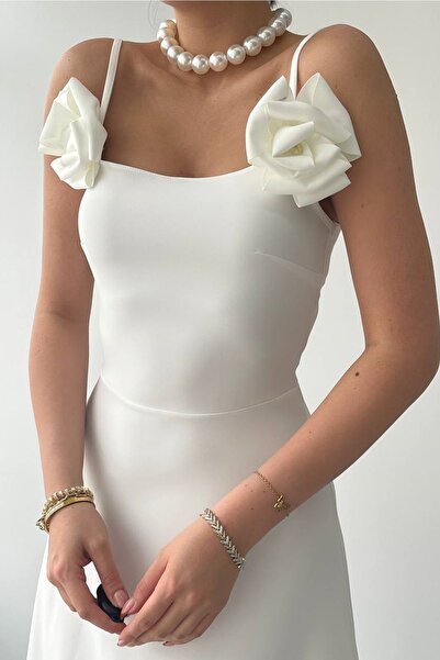 vuvutasarım Kadın Atlas Kumaş Straplez Yaka Gül Aksesuarlı Tasarım Askılı Beyaz Maxi Elbise 258