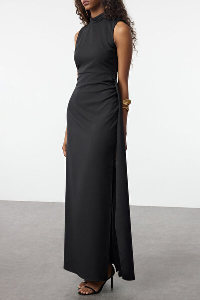 Trendyol Collection Černá tkaná záda s nízkým střihem Dlouhé stylové večerní šaty Tpraw25Ae00002