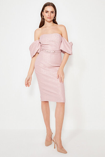 Trendyol Collection Růžové tkané elegantní večerní šaty s podšívkou na pásku a texturou TPRSS19FZ0335