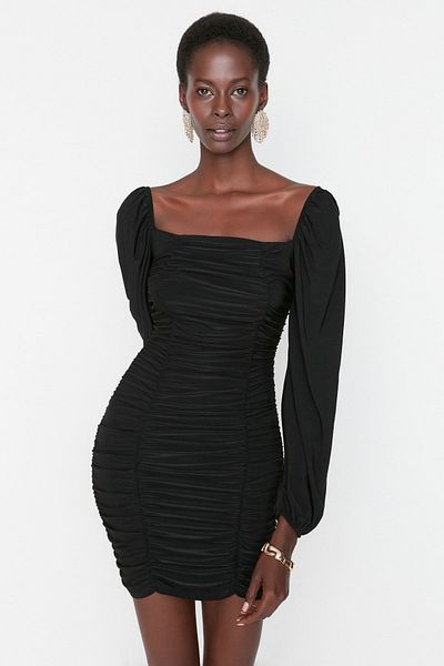 Trendyol Collection Schwarzes, detailliertes, gestricktes, stilvolles Mini-Abendkleid TPRAW22EL1392