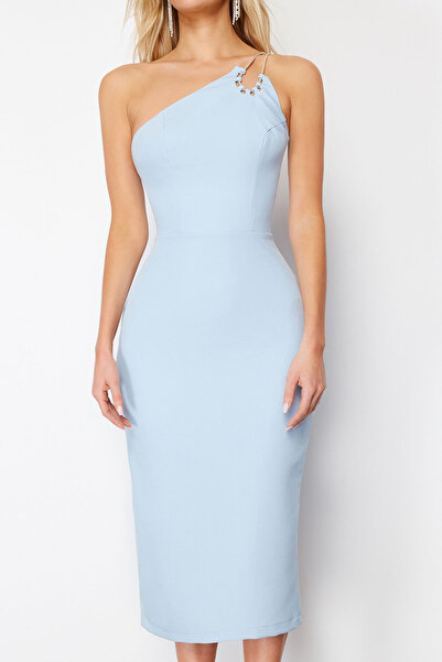 Trendyol Collection Světle modré stylové večerní šaty s lesklým kamenným detailem – tkané TPRSS24EL00042