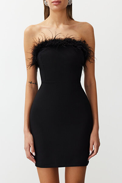 Trendyol Collection Černé přiléhavé lemované otrişli tkané krátké stylové večerní šaty Tprss23El00547