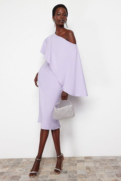 Trendyol Collection Λιλά Ακρωτήρι Λεπτομερές υφαντό κομψό βραδινό φόρεμα Νυχτερινό φόρεμα αποφοίτησης TPRSS24EL00118