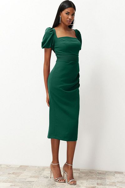 Trendyol Collection Smaragdgrünes, figurbetontes Webkleid mit Taillendetail TPRSS24EL00158