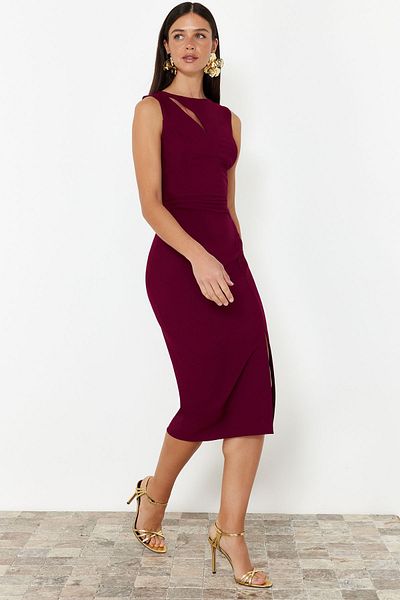 Trendyol Collection Gewebtes Kleid in Pflaumenfarbe mit Cut-Out-Details - TPRSS24EL00140