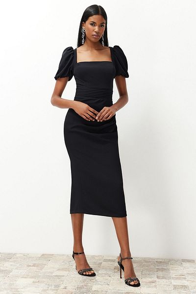 Trendyol Collection Černé tkané šaty TPRSS24EL00158 s detailním střihem na tělo