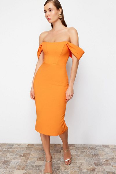 Trendyol Collection Stilvolles orangefarbenes gewebtes Abendkleid mit Korsettdetail - TPRSS22EL00097