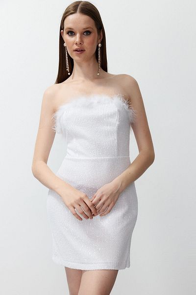 Trendyol Collection Λευκό κοντό βραδινό φόρεμα με παγιέτες - Otrişli πλεκτό, TPRSS24EL00171