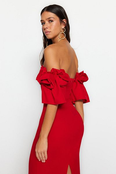 Kolekcia Trendyol Červené telové podšité tkané elegantné večerné šaty Večerné šaty na promócie TPRSS23EL00541