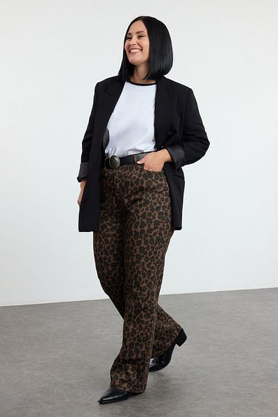 Trendyol Curve Große, gerade Jeans mit Leopardenmuster und hoher Taille – TBBAW25CJ00003