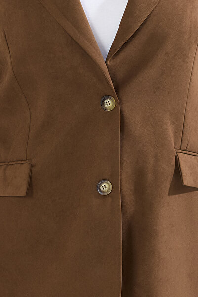 Trendyol Curve Hnědá semišová tkaná bunda Plus Size Tbbaw25Ag00018