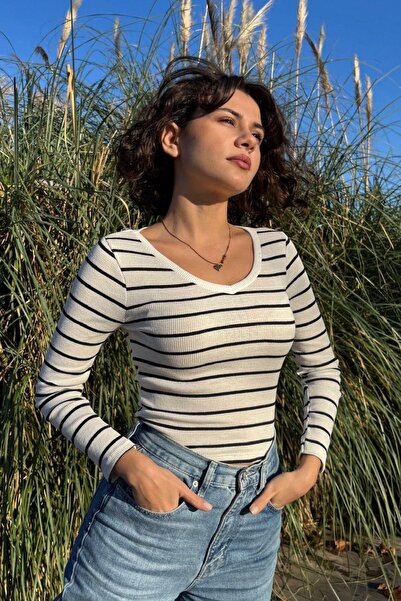 Mossta Bluză albă cu decolteu în V cu dungi