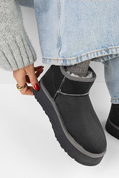 Shoeberry Γυναικείες κοντές σουέτ μπότες Uggys Dark Grey με γούνινο εσωτερικό