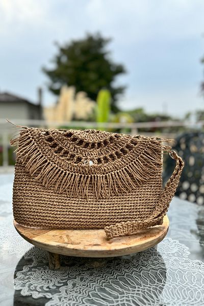 Mila Straw Tasseled Paper Rope Bag