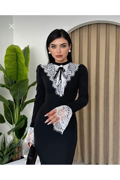 Afiş Butik Brožový límec černé krajkové detailní dlouhé šaty