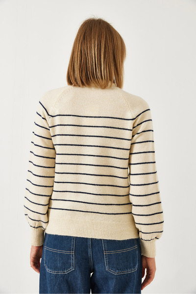 Bianco Lucci Women's Buttoned Knitwear Sweater 20247582