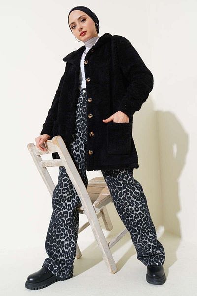 YILMAZBARMAZ Women's Pocket Detailed Plush Cardigan