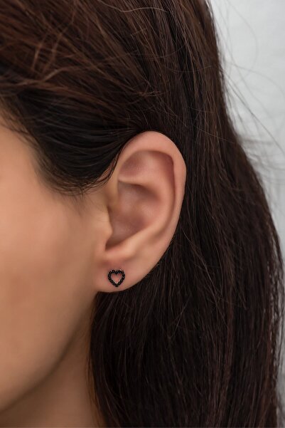 Nereze Gümüş Minik Siyah Taşlı Kalp Küpe 925 Ayar