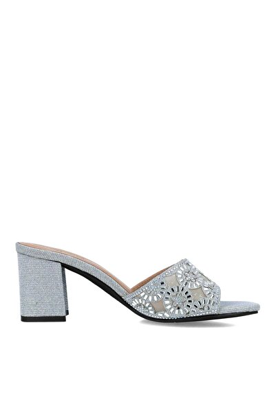 MENBUR حذاء نسائي فضي اللون