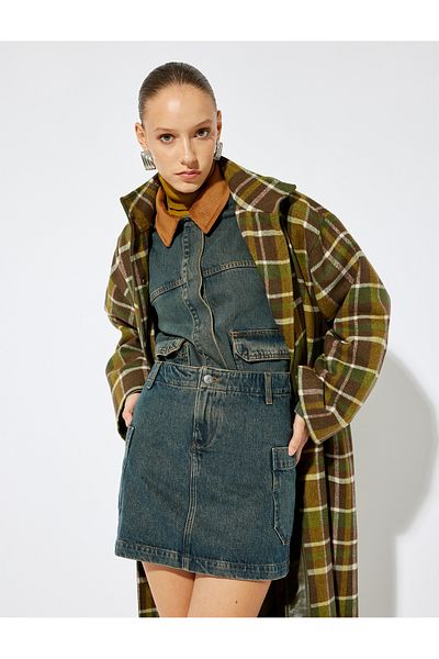 Koton Sima Tarkan Mini-Jeansrock – mit Cargotaschen und Knöpfen