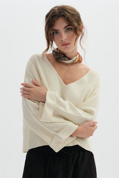 SHERIN Ecru V-Neck Knitwear Sweater