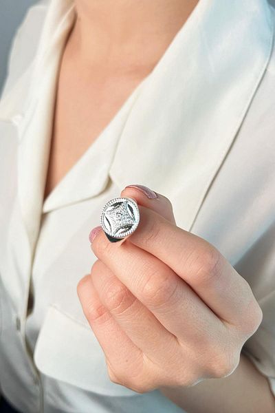 Sose Moda Zircon Stone Round Knight Ring - Silver